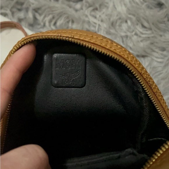 Authentic of MCM

* Good Condition

* It's come with dust bag & authentic cards - Picture 9 of 11